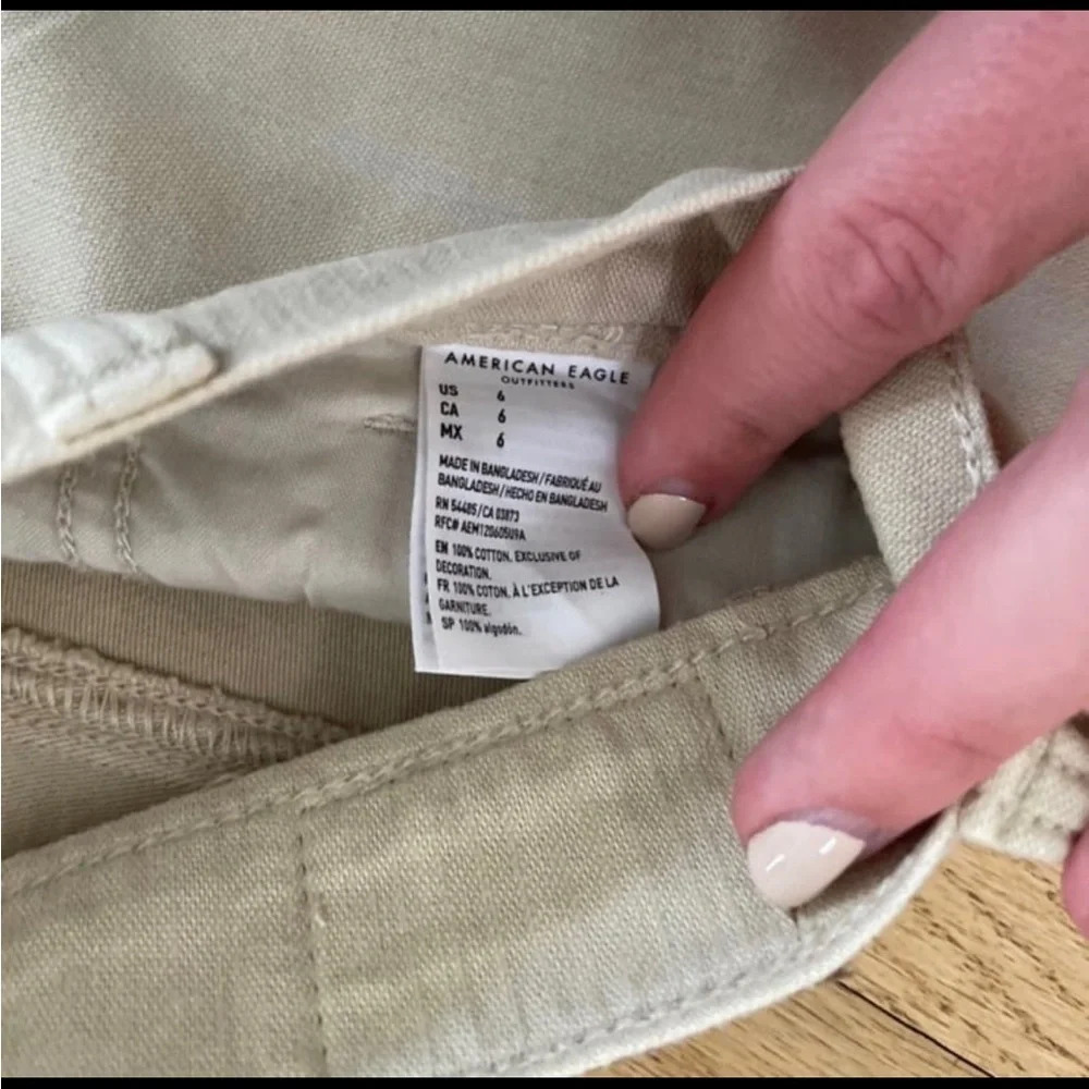 American Eagle Beige Denim Shorts Size 6 - Picture 2 of 4